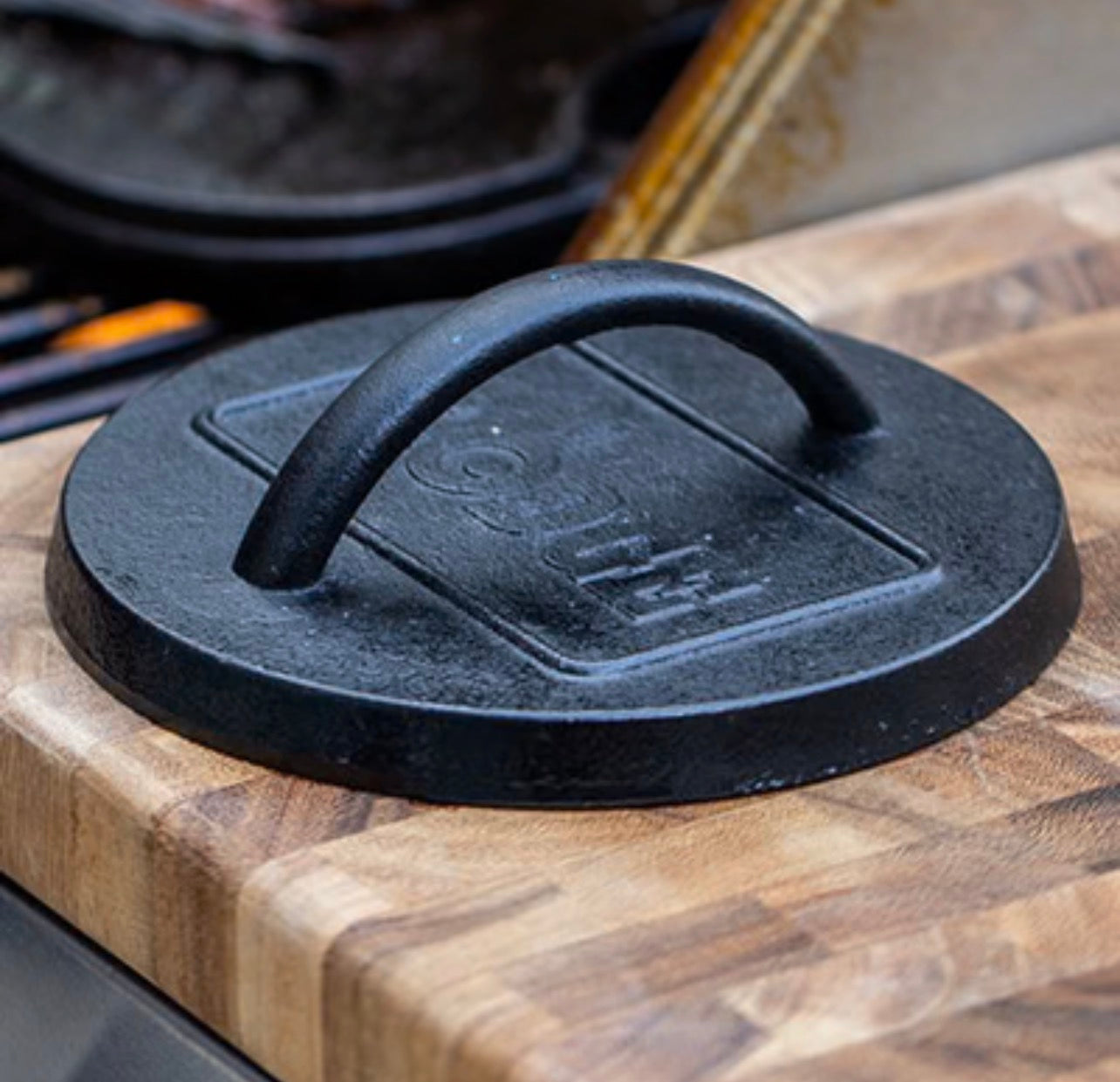 Lodge 6.25" Seasoned Cast Iron Burger Press 2-e